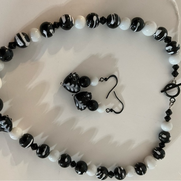 Hand Crafted Necklace Bracelet Black & White Floral Hearts Striped Beads - Picture 5 of 9